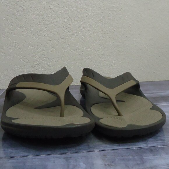 SIZE 13. Crocs classic men’s odor-resistant flip flop sandals. main image 10